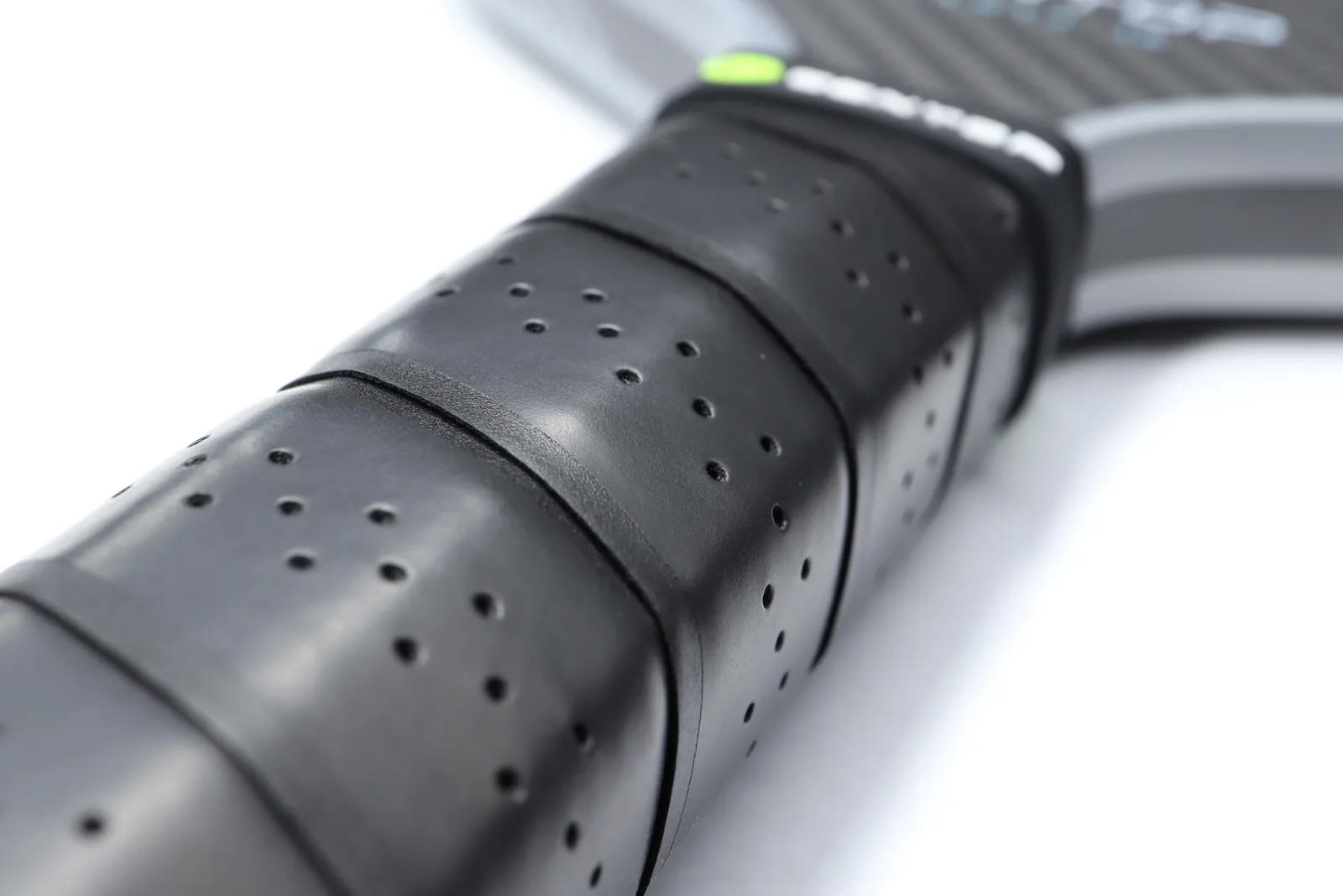 Close view of the VANTA 16 grip