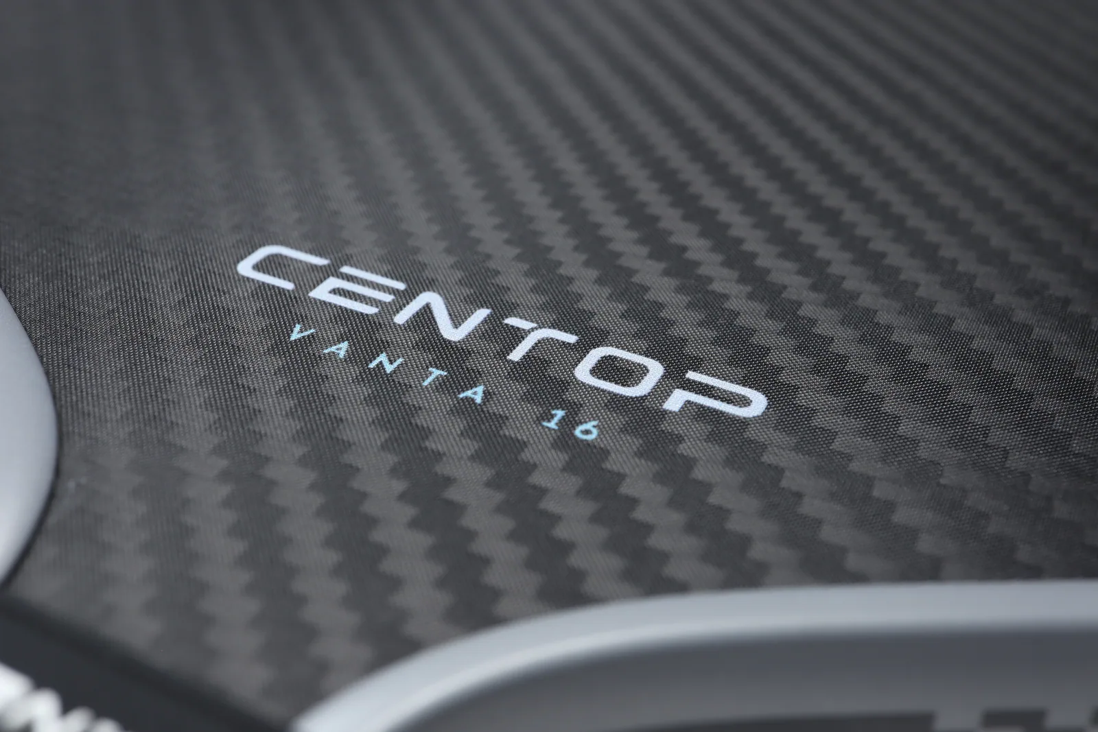 Close view of the VANTA 16 carbon paddle surface
